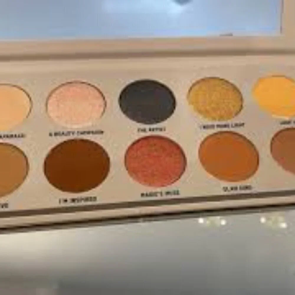 KKWX Mario The Artist & Muse Eyeshadow Pallete New WITHOUT Box